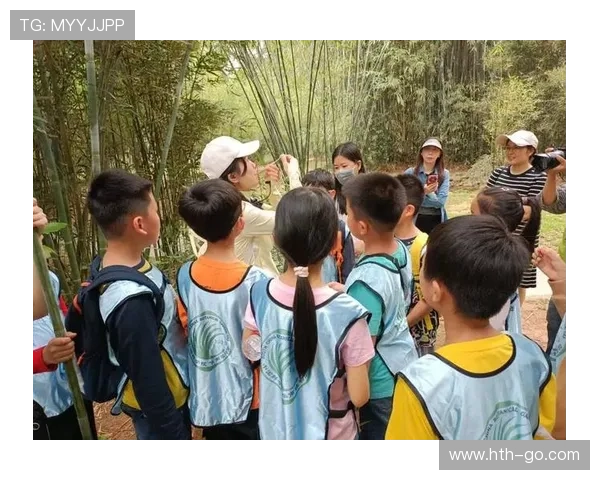 世界定向越野锦标赛挪威举行，选手依靠地图与指南针穿越森林